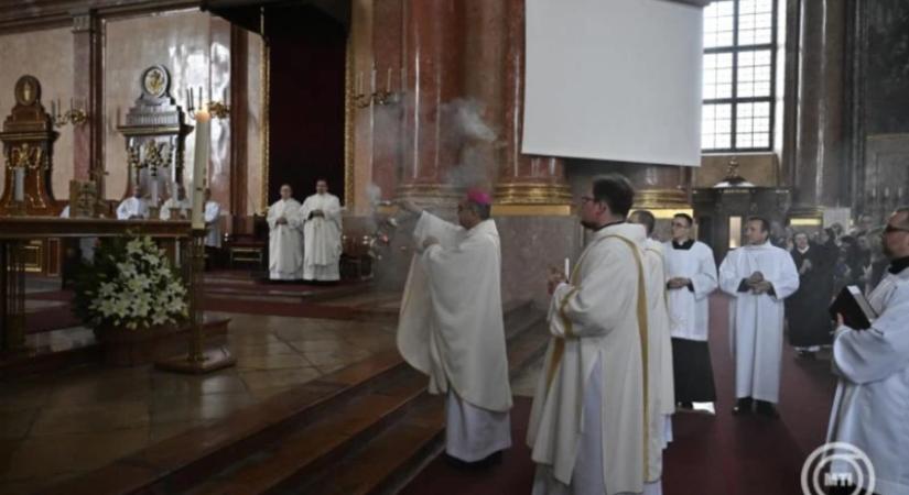 Húsvétkor a föltámadott Krisztust és az örök életet ünnepeljük