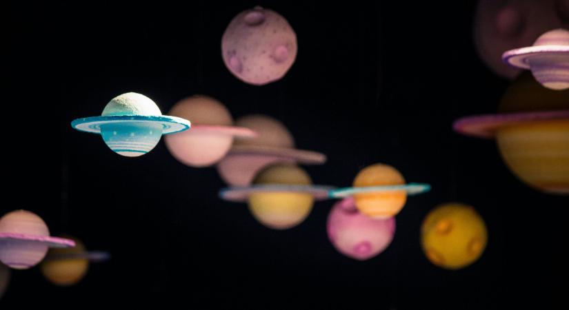 Napi horoszkóp április 5.: a Szüzek heroikusan küzdenek egy bizonyos cél eléréséért, a Bakoknak régi vágyuk teljesül