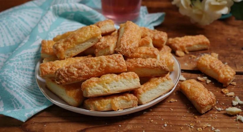 Ez a sajtos rúd igazi jolly joker, a locsolóváró finomságok sztárja