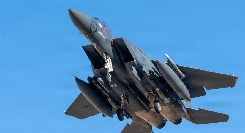 Az amerikai hadsereg kimenekítette az Iránban kilőtt vadászgép pilótáját