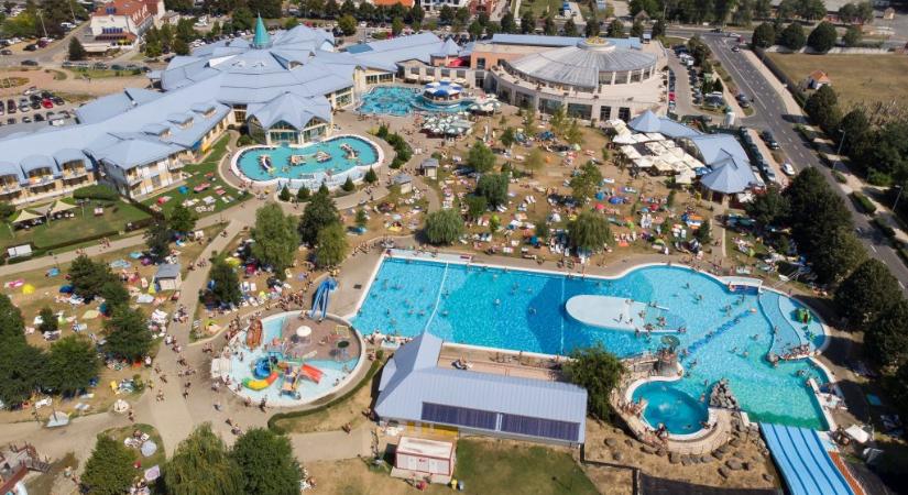 444: fantomállásban dolgozhatott a sárvári fürdőben a polgármester ismerőse