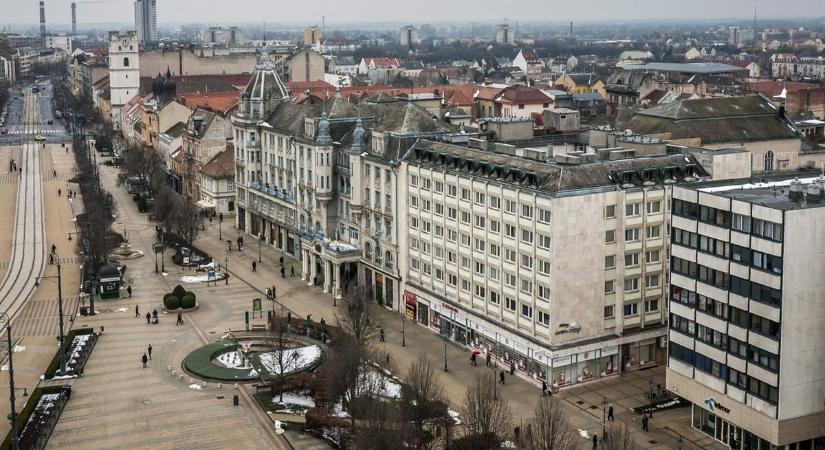 Felújítják az Aranybikát: újra a régi fényében ragyoghat Debrecen ikonikus épülete