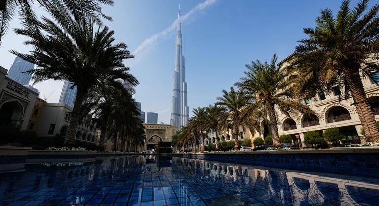 Bizniszen a család, hátul turistán a szerető – így mennek húsvétozni Dubajba nem csak a magyar oligarchák