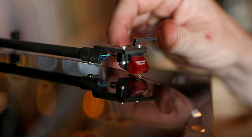 Egymilliárd dolláros üzlet lett a leghagyományosabb zenehallgatás