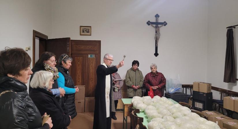 Négy tonnányi szeretet: sikeres volt a karitász gyűjtése Győrben
