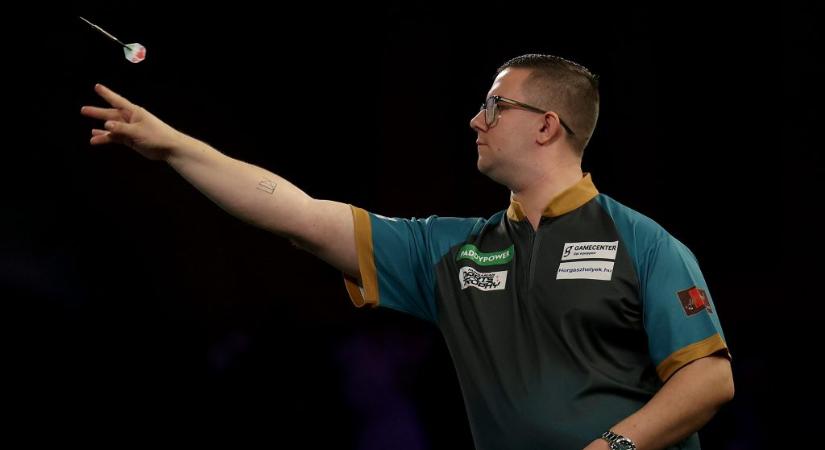 Joe Cullen legyőzésével írt történelmet a vébét megjárt magyar dartsjátékos