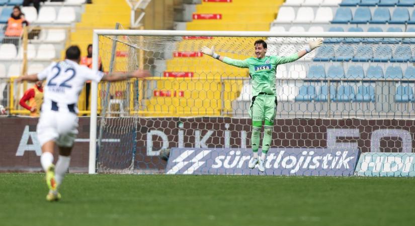 Saját tizenhatosáról lőtt gólt egy kapus a török bajnokságban