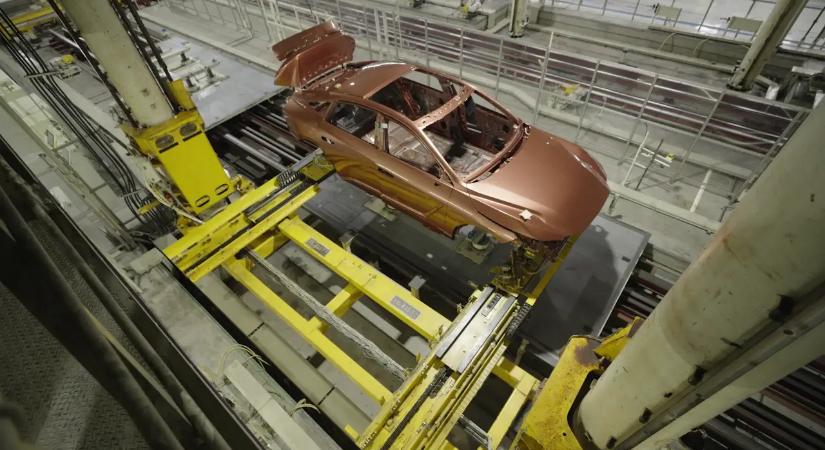 Ritkán látott képsorok! Így készül Japánban az új Lexus ES!