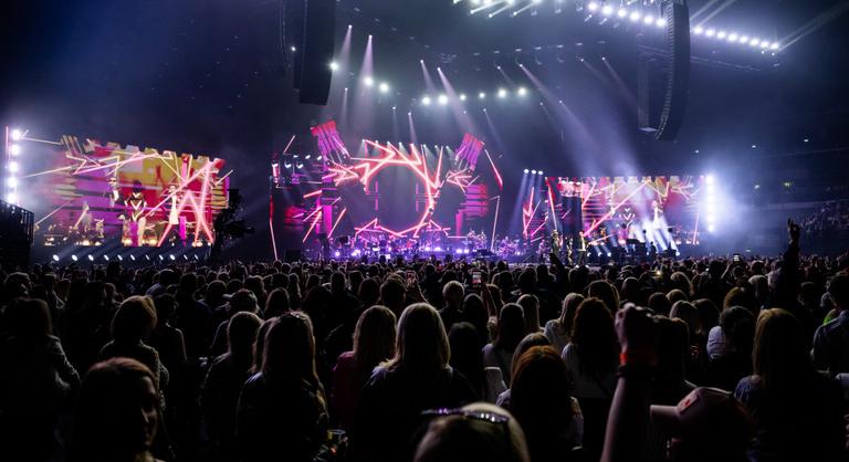 Kefir a szemét sem merte kinyitni a V-Tech nagykoncertjén, és meg is értjük