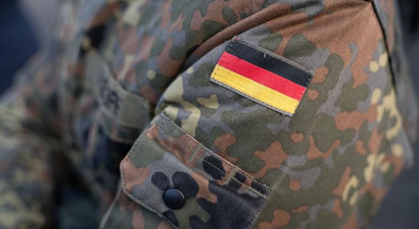 Német reform: akár békeidőben is engedély kell a hosszabb külföldi úthoz