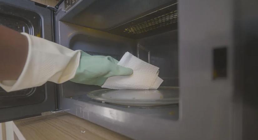 Így tisztítsd ki pillanatok alatt, egyszerűen a mikrohullámú sütődet