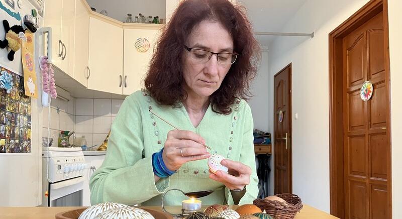 Világjáró tojásfestő