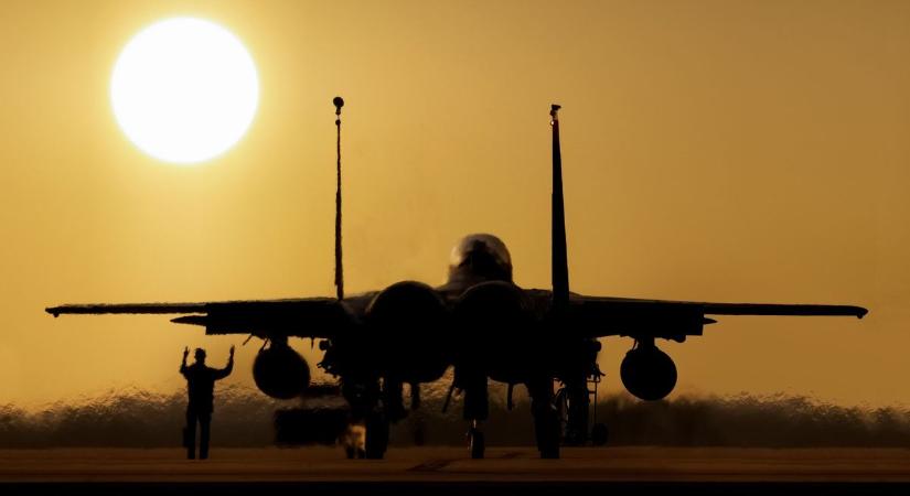 Iráni háború: döbbenetes tűzharc közepette mentették ki a lezuhant F15-ös pilótáját – videó