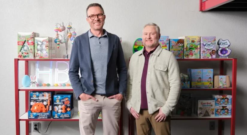 Elegük lett a tojásfestés utáni rendetlenségből, ezért feltalálták saját tojásdíszítő kütyüjüket, és milliomosok lettek