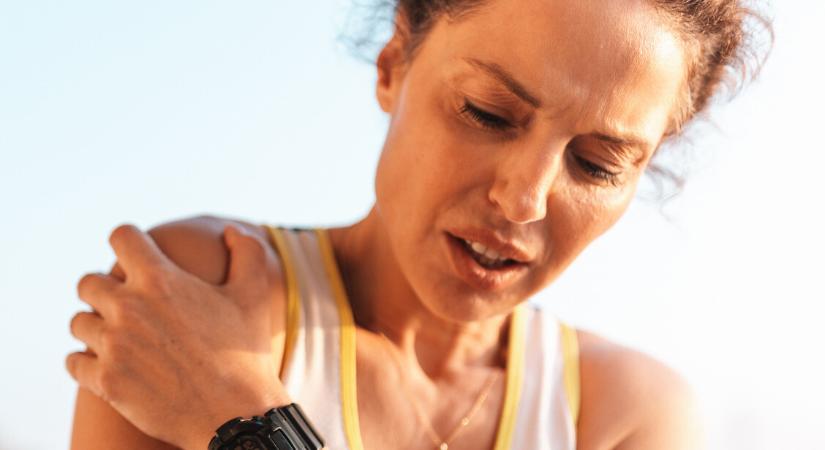 Furcsa fájdalom a jobb vállban: mit jelez? – Aggasztó problémára figyelmeztethet