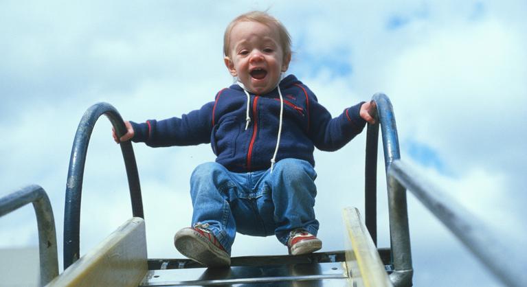 Visszatért a hullaházból az életbe, és csak gyerekeket talált a földön