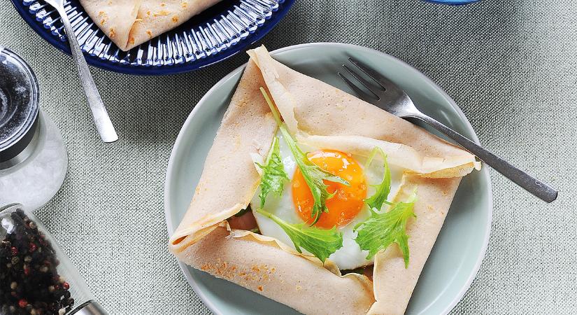 Bajnokok reggelije: sonkás, sajtos galette tükörtojással