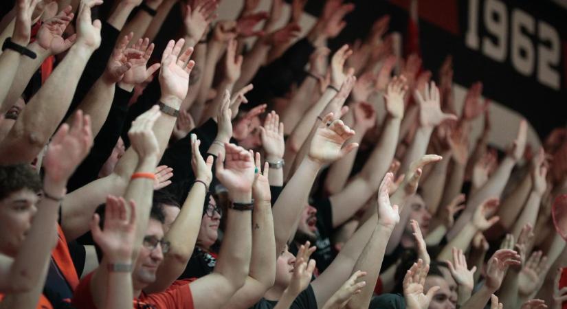 A Körmend Tábor molinón üzent a súlyosan sérült Haladás-drukkernek - Videó