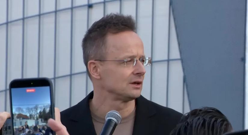 Szijjártó Péter: Csak mi állíthatjuk meg a brüsszeli energiapolitika öngyilkos kezdeményezését!