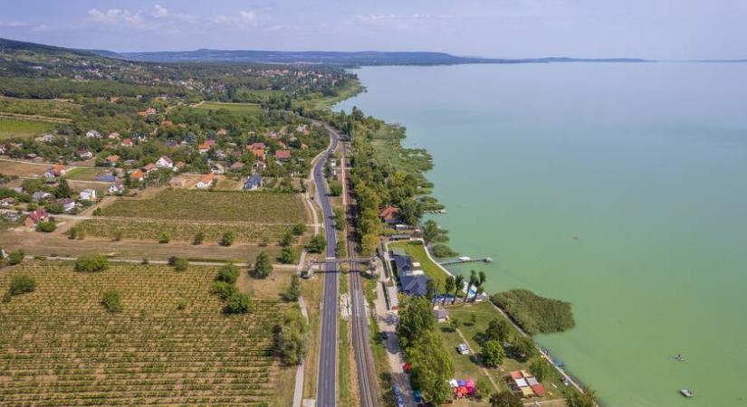 Ilyen alacsony a Balaton vízszintje: már egy hónapja nem változott