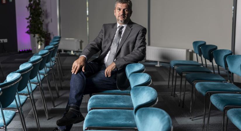 Hadházy Ákos: Vucic kisegíti Orbánt egy vicces merénylet kísérlettel