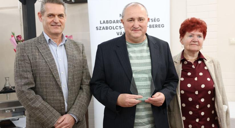 "Végigkíséri az életem a futball." Papp Attila, a vármegyei foci hangja kapta a Szabolcs-Szatmár-Bereg labdarúgásáért díjat