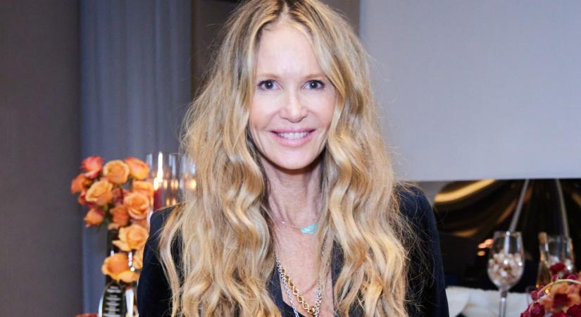 62 évesen bombaformában: fehérneműben állt modellt Elle Macpherson