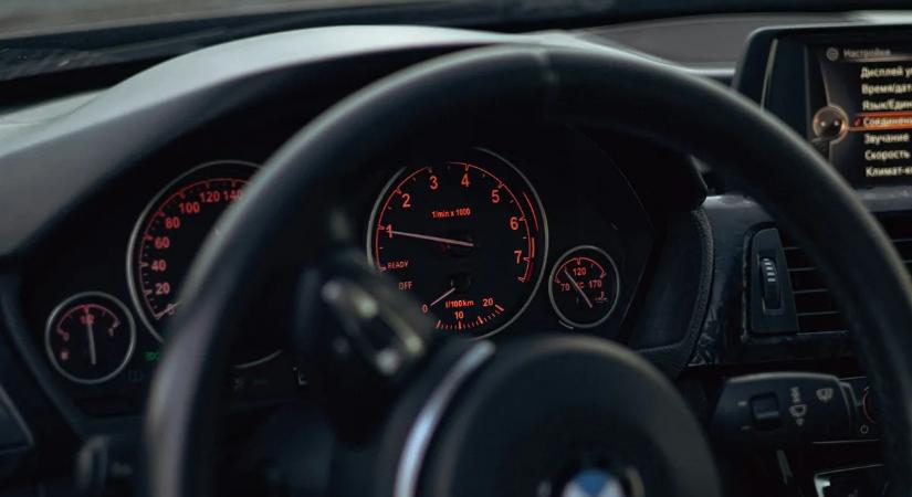 Új sebességhatár lépett életbe: aki rutinból vezet ezen a szakaszon, gyorsan bírságot kaphat