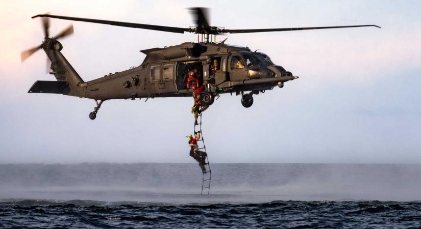 Kimenekítették Iránból a lezuhant amerikai vadászgép mindkét pilótáját