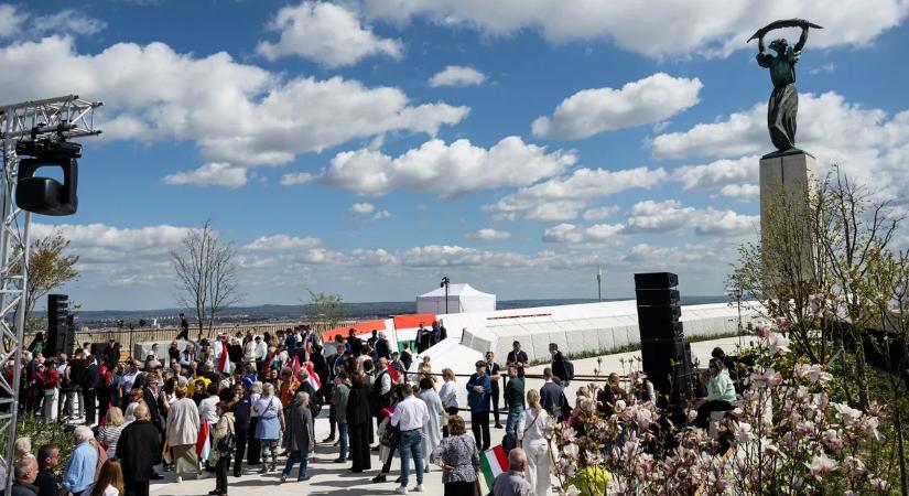 Megérkeztek az első képek a Citadella átadásáról: már most gyülekezik a tömeg