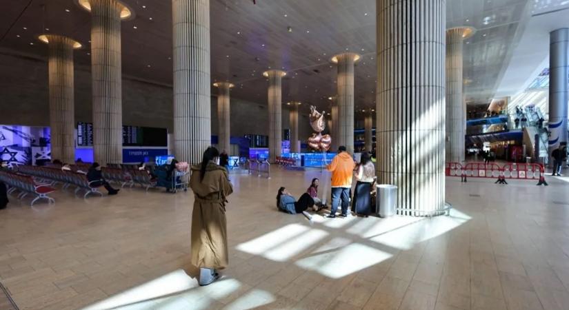 Rejtélyes füstölgő csomag miatt tört ki pánik Izrael legnagyobb repülőterén