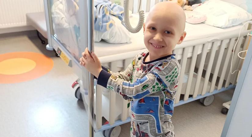 Kétszer győzte le a halált a kis Olivér: most újabb megpróbáltatás elé néz a kisfiú