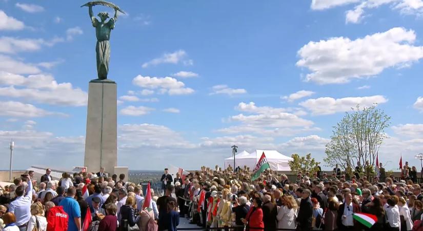 Hatalmas tömeg gyűlt össze a Citadella körül - Ákos hangjával nyitották meg az átadót