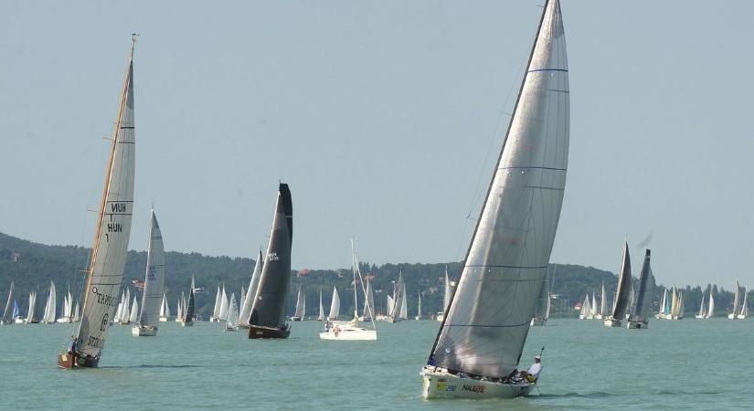 Hatalmas kikötőfejlesztés hozhat 200 hajós világversenyeket a Balatonra