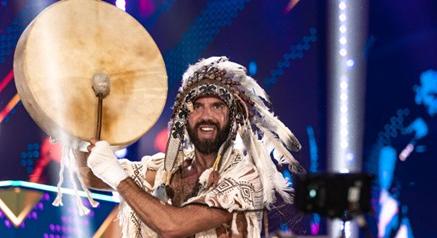 Varga Viktor még az autójával is beint a világnak