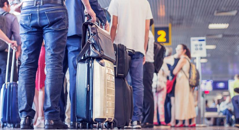 Németországban a 17 és 45 év közötti férfiaknak engedélyt kell kérniük hosszabb külföldi tartózkodáshoz