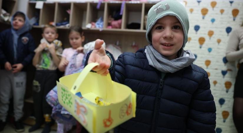 Így él tovább a hagyomány: cuki locsolóverseket szavalnak a baji ovisok videó