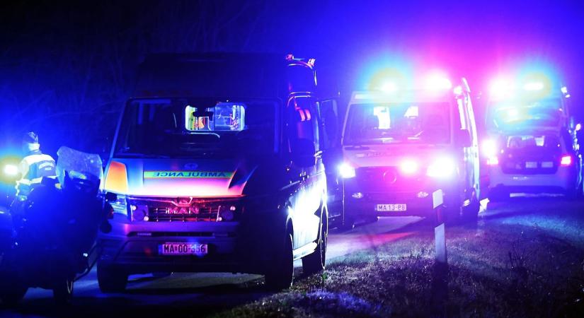 Egy motoros életét vesztette Kiskunhalas közelében, utasa életveszélyesen megsérült – fotók, videó