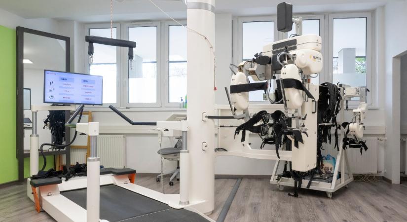 Robotikus eszközök segítik a gyerekeket a Pető András Karon a Semmelweis Egyetemen