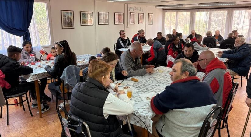 Húsvéti ételosztás