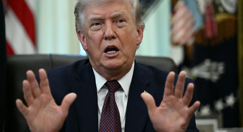 Donald Trump vastagon káromkodva fenyegette meg Iránt a Hormuzi-szoros miatt
