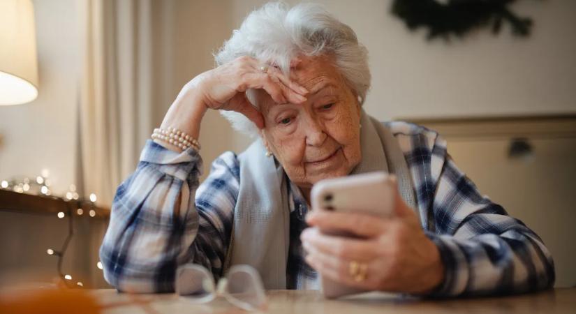 Egyre több időst szippant be a képernyő – Létezik időskori telefonfüggés? Mik a jelei, mi a megoldás?
