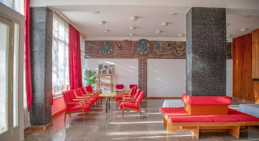 Időutazás a Balaton partján – egy érintetlen retró üdülő története (galéria)