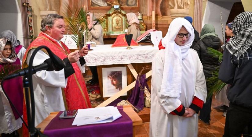 Misztériumjáték a templomkertben – húsvéthétfőn "átélhetjük" Krisztus szenvedéstörténetét