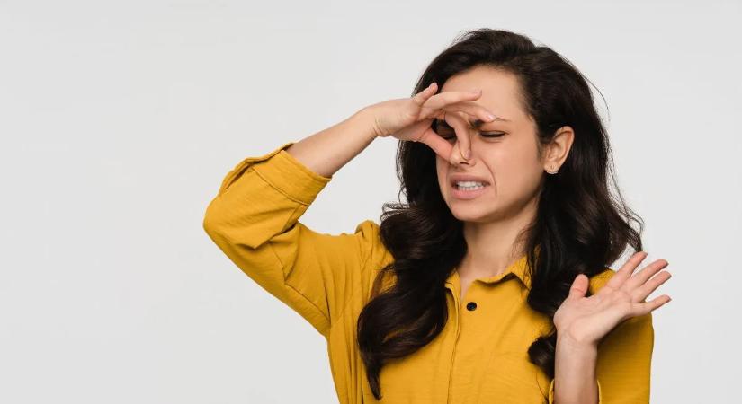 Így tüntethetjük el a kölni szagát a hajunkból, ha nincs idő hajmosásra