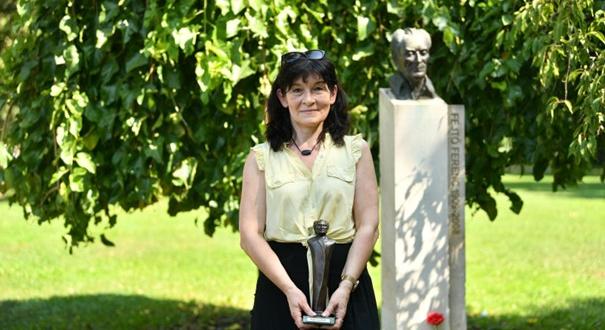 „Tartsd magad távol Erdélytől, te mocskos liberális prosti!”