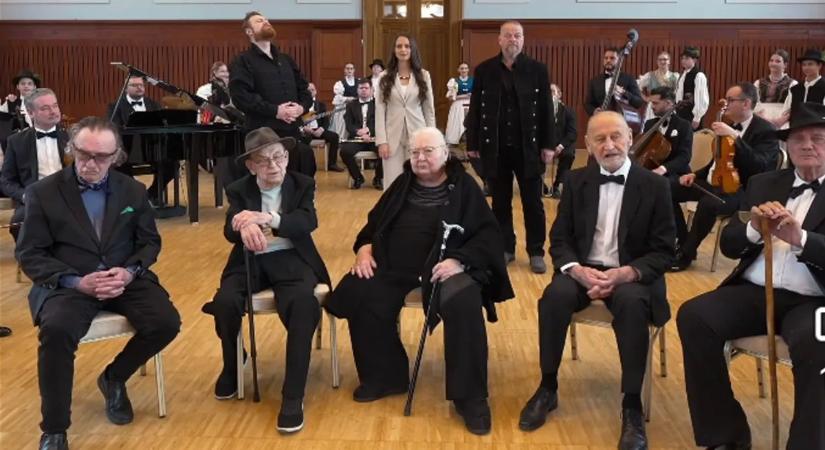 Fazekas Csilla sztárokkal énekelte el a Nélküledet – Megható húsvéti videó
