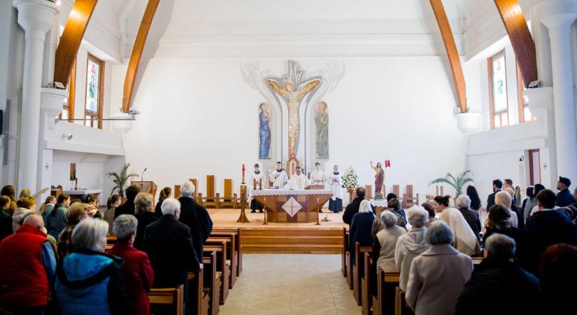 150 kilós húsvéti kincs érkezett Paderbornból Debrecenbe!