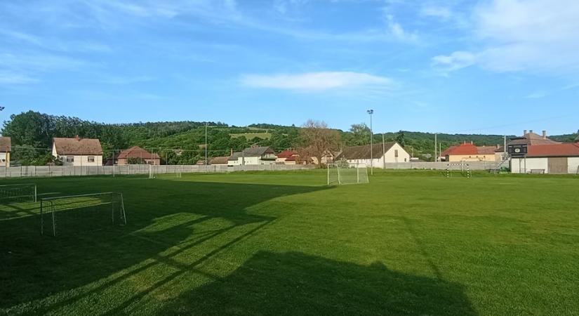 Durva sérülés után állt bele a játékvezetésbe a vármegyei klub