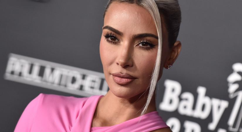 Kim Kardashian röntgenfelvétellel próbálta bizonyítani, nem plasztikáztatott